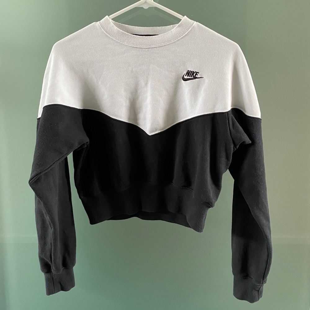 Nike Cropped Sweater - XS